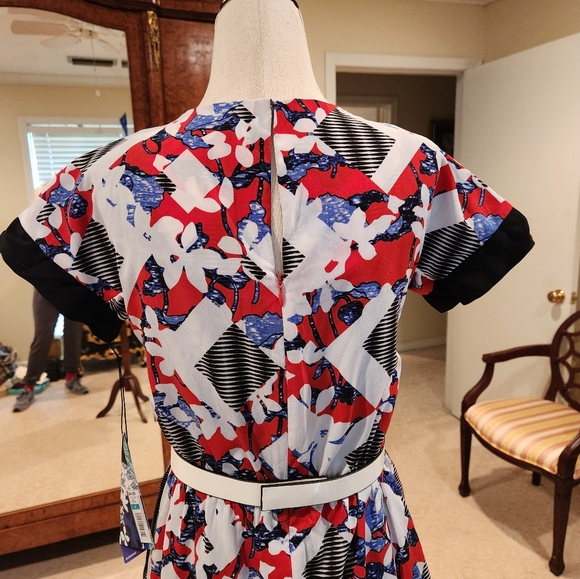 NWT PETER PILOTO Floral Belted Size 2 Dress Red, Black, Blue Spring Summer - Picture 11 of 15